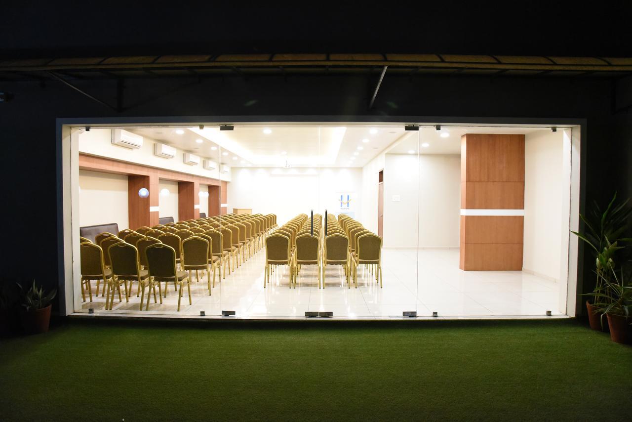 Viz Park Hotel Ānand Εξωτερικό φωτογραφία