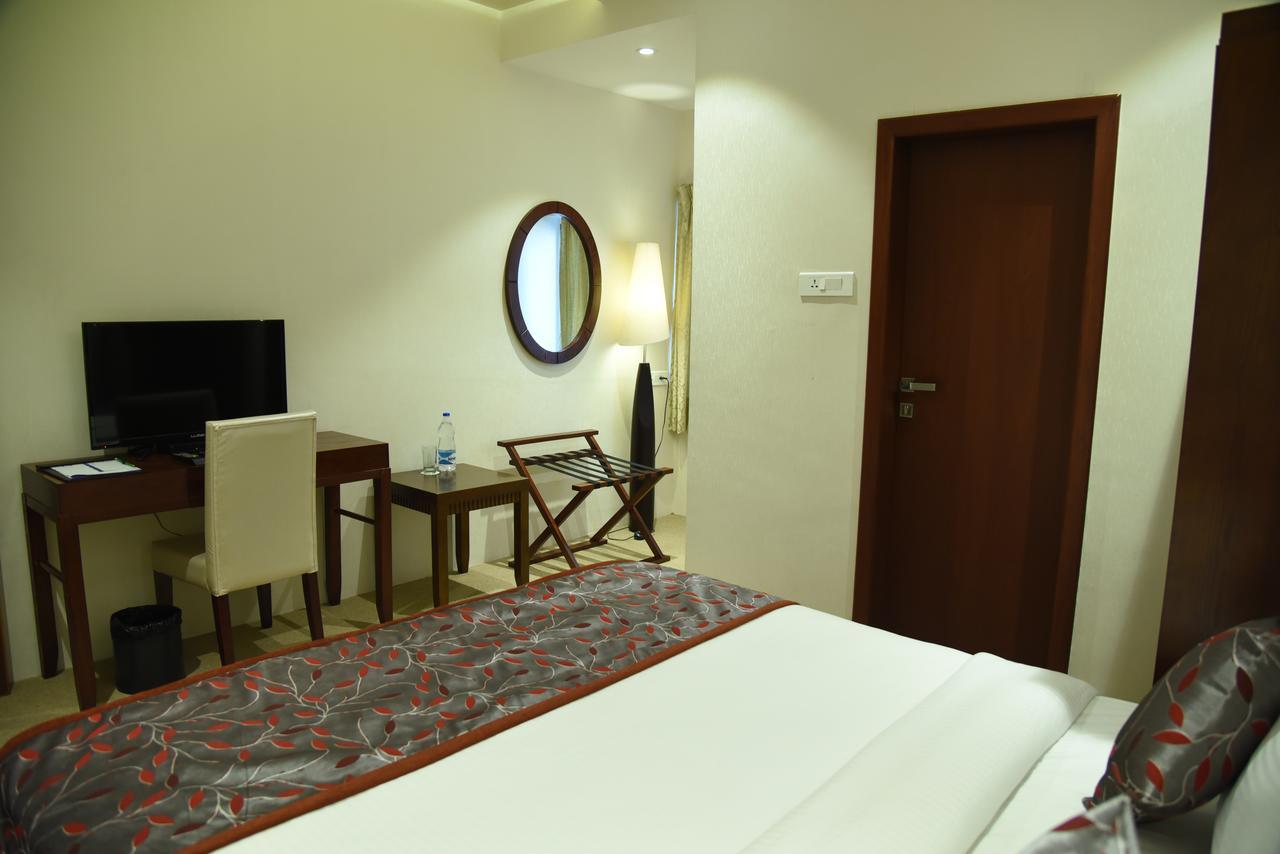 Viz Park Hotel Ānand Εξωτερικό φωτογραφία